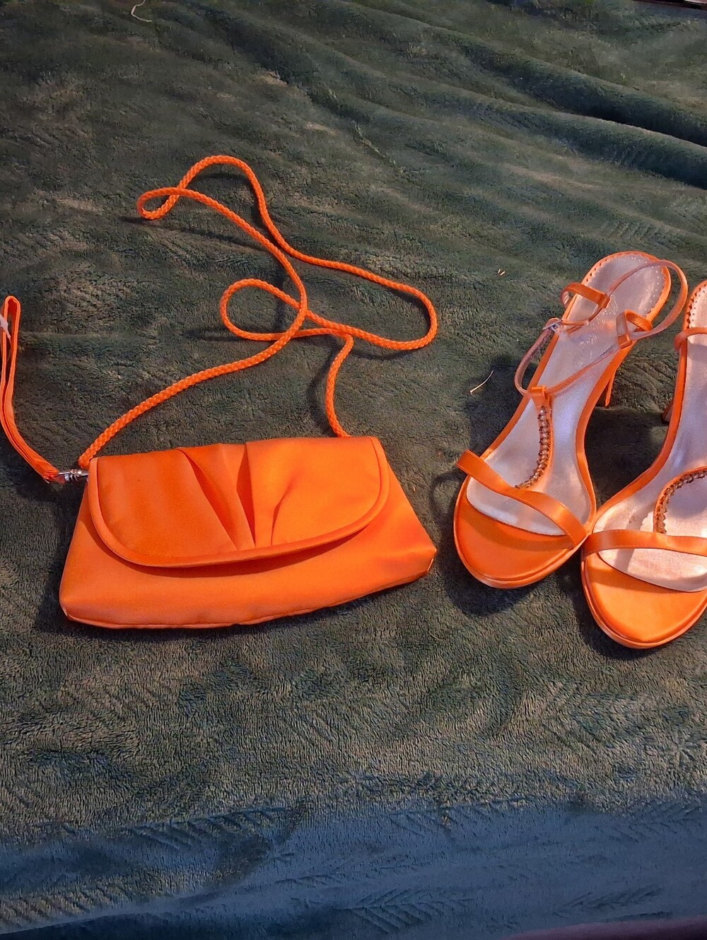 Tangerine  Satin Crossbody Clutch Bag With Womens Michaelangelo Heels Size 8.5